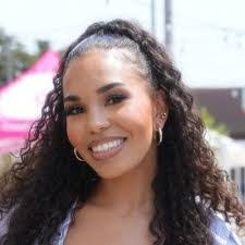 Ebony Cruz's Instagram, Twitter & Facebook