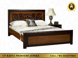 Tampilnnya yang menarik dengan pewarnaan yang baik. Tempat Tidur Jati Modern Vector