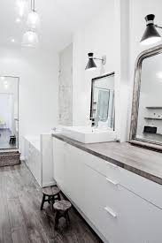 Loft Dans Un Ancien Atelier De Menuiserie A Paris Par Miriam Gassmann Salle De Bain Salle De Bains Studio Loft