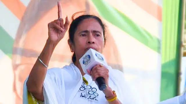 ममता बनर्जी के सामने टीएमसी को बचाने के लिए अब क्या हैं विकल्प, आगे क्या करेंगी? - BBC News हिंदी