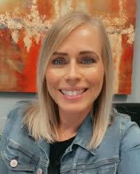 Jennifer Ashley's Instagram, Twitter & Facebook