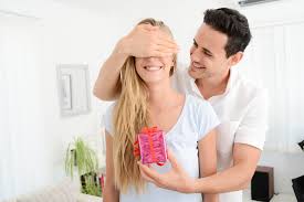 Selain daripada mariah carey, hari jadi putera azim juga turut dihadiri oleh elizabeth jagger, raquel welch dan pamela anderson. 9 Kado Pernikahan Untuk Istri Di Hari Anniversary Yang Akan Membuat Hatinya Meleleh