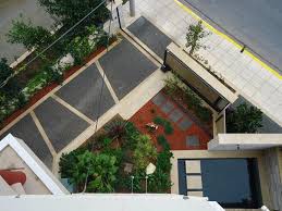 Transforming The Front Yard Of An Apartment Building Into An Ideal Garden Apartment Building Apartment Entrance Front Yard