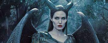 Si jusqu'à présent, angelina jolie pensait revenir pour la suite de maléfique, sa présentant sa future production à la presse, angelina jolie a confirmé que son prochain projet en tant qu'actrice serait. Malefique 2 Angelina Jolie Promet Une Belle Suite Actus Cine Allocine