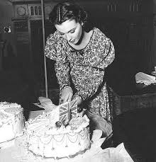 Happy Birthday Vivien Leigh Today Marks The 106th Anniversary Of Her Birth Here She Is On The Set Of That Hamilton Woman Vivien Leigh Women Celebrities