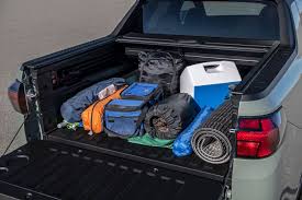 It combines the flexibility of an open truck bed and the comfort of an suv so you can easily load it up with gear and get to your next adventure. 2022 Hyundai Santa Cruz Revealed As Future Ford Maverick Competitor