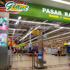 Dekat area ni memang banyak sangat restoran ayam penyet, tapi kami pilih antara yang terbaik sahaja. Photos At Giant Hypermarket Shah Alam Selangor