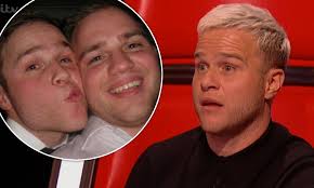 Born oliver stanley murs on 14th may 1984 in witham, essex, england. The Voice Judge Olly Murs In Tears Over Fall Out With Twin Brother Who He Hasn T Seen In 10 Years Daily Mail Online