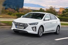 Mașina hibridă poate fi soluția optimă de mobilitate pentru cei mai mulți clienții care doresc un automobil nou. Top 10 MaÈ™ini Hibrid Pe Care Le PoÈ›i CumpÄƒra In 2020