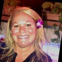 Kelly Marlow's Instagram, Twitter & Facebook