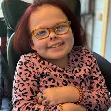 Diane Hofer's Instagram, Twitter & Facebook