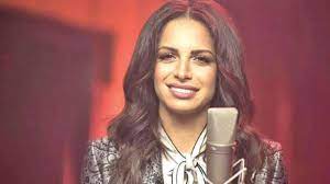 تراجعت الفنانة المصرية، آمال ماهر عن قرار اعتزال الفن، مرجعة قرارها السابق بالاعتزال إلى مرورها بظروف نفسية صعبة، على حد قولها. Gikr9la4fszdym