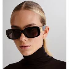 Sunglasses for Triangle Shaped Faces