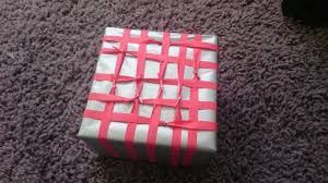 Hallo, ich suche ideen wie ich geld für ein geburtstagsgeschenk so verpacken kann dass es für den beschenkten anstrengend, lustig, fies ist es auszupacken. Geschenk Gemein Einpacken Geschenke Verpacken Geschenke 30 Geburtstag
