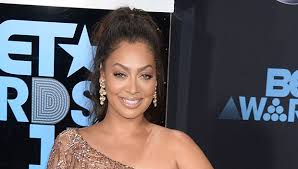 Lala anthony обновила фотографию на странице La La Anthony S Bet Awards Hair Makeup See Her Messy Ponytail Hollywood Life