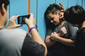 Hier erfahren sie, wann mobbing beginnt, welche ursachen dazu führen und was sie tun können, um mit mobbing am arbeitsplatz umzugehen… Mobbing In Der Schule Was Eltern Und Lehrer Tun Konnen Geo