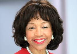 BVI Finance Chairman hails Lorna Smith as she steps down