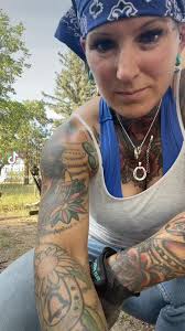 Took the week off and actually got some stuff done 🙌🏽🌹  #blacksmithsofinstagram #handforged #handmade #handfuckingmade  #horseshoeart #horseshoeartist #toablacksmithsprayeriwillkneel I am  #blessed ...