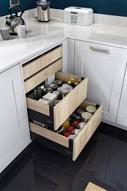 L'étagère de rangement est pratiquement conçue pour. Comment Amenager Une Petite Cuisine Blog Schmidt