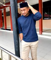 Sebanyak 3ooo helai rambut telah ditanam pada wajah artis kita redza rosli untuk padatkan lagi jambang beliau. Isu Unfollow Instagram Ayda Jebat Ini Respon Redza Rosli Iluminasi