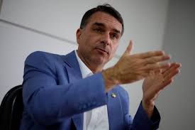 Flávio Bolsonaro diz que candidatura é irreversível - 08/12/2025 - Poder -  Folha