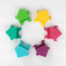 En muchas ocasiones os hemos hablado de la papiroflexia para niños también conocida como origami, un arte japonés que conquista a los peques porque pueden transformar un simple trozo de papel en magníficas figuras. Origami 5 Proyectos Faciles Para Ninos Pequeocio