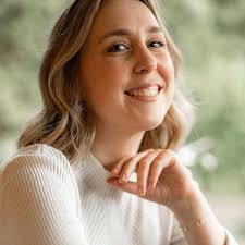 Sandra Hohenstein's Instagram, Twitter & Facebook