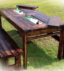 Gartentisch Mit Eingebautem Getrankekuhler Eingebautem Gartentisch Getrankekuhler Pallet Furniture Outdoor Diy Patio Table Outdoor Farmhouse Table