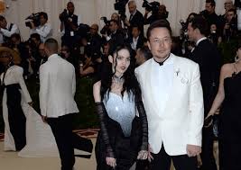 Er besitzt von geburt an sowohl die südafrikanische als auch die kanadische staatsbürgerschaft, 2002 erhielt er zusätzlich die der usa. So Wollen Elon Musk Und Grimes Ihr Baby Nennen Erfolg Magazin