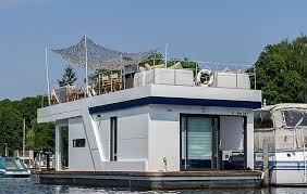 H2loft Hausboot Stil Und Eleganz Auf Berliner Gewassern One Location A Week House Boat Boat House Interior Floating House