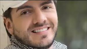 Chávez es un hombre de origen humilde que, con tan solo 44 años. Cf Representaciones Home