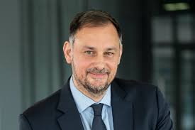 Dr. Peters mit Immobilienportfolio Deutschland I auf Kurs