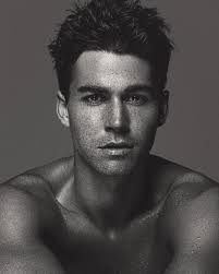 Man of the Hour ✨ Bello Mag Photography & Art Direction Alonza Mitchell  @alonzamitchell Styling & Grooming Janis Lozano @thejanismara with  Directions USA @directionsusa Model Michael Fekete @michael.fekete with  Directions USA @directionsusa