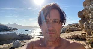 Thomas Dutronc n'aime plus Paris : sa nouvelle vie en Corse dans cette  maison paradisiaque construite par Françoise Hardy et Jacques Dutronc en  1966