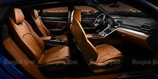 Viral pengendara lamborghini menggeber mobilnya yang bising di komplek perumahan. 2018 Lamborghini Urus Suv Unveiled