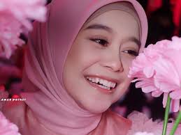 Hanya saja, ada beberapa hal yang tidak selalu harus diumbar ke publik. Foto Lesti Kejora Saat Perawatan Wajah Dari Botox Sampai Tanam Benang