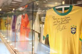 Exposição reúne raridades de Pelé, Garrincha e Neymar