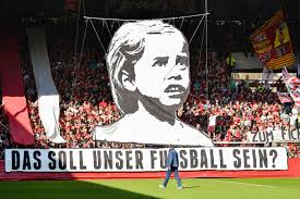 Fc bayern münchen empfängt den sc freiburg: Sc Freiburg Fc Bayern Munchen Freiburger Fans Setzen Zeichen Gegen Sexismus