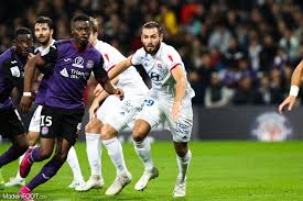 Depay (26e et 90+5e), et dembele (67e) pour lyon. Photos Foot Tousart Ol