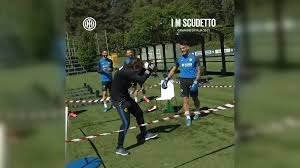 Jun 22, 2021 · luis suárez ended a goal scoring drought for uruguay that threatened to extend to a fifth straight game. Boxeo Entre Lautaro Martinez Y Antonio Conte Asi Se Divierte El Inter Cnn Video