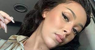 Her mother is a painter and her father is. Who Is Doja Cat S Mom All About Deborah Elizabeth Sawyer