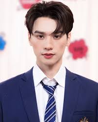 Program musik dan variety “4 Podum” resmi membuka episode pertama dengan  kejutan istimewa. Dua bintang tamu spesial, Keng Harit dan Namping Napat,  hadir meramaikan panggung bersama para host utama Kan, Dome, Gam,