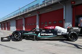 Pro sezónu 2018 se po deseti letech vrátila grand prix francie, která se jezdí na okruhu paul ricard. F1 Hamilton Has First Taste Of Pirelli S 18 Inch Tyres For 2022 Racefans