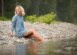 Senior Portrait Girl Outfit Idea Posing Ideas Outdoor Photoshoot Feet In River Senior Portraits Girl Outdoor Photoshoot Outdoor Senior Pictures