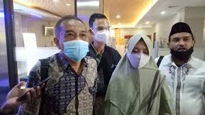 Maher at tulalit, susah bener namanya (padahal nama aslinya soni) sekarang sedang sakit sampai tidak bisa bicara. Idap Penyakit Tb Usus Kesehatan Ustadz Maaher Menurun Republika Online