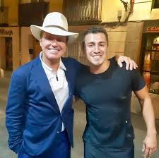 De icaza, quien en 1991 fue demandada por luis miguel tratando de prohibir que se vendiera su libro en que revelaba muchas cosas sobre el cantante (demanda que por. Pin En Luis Miguel