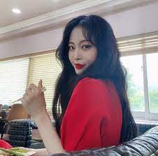 공개된 사진 속 한예슬은 남자친구와 함께 식당에 방문한 모습이었다. Olqjt0lpqo8c6m