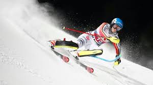 Als slalom oder torlauf wird in mehreren sportarten die schnelle, wiederholte folge von kurven bezeichnet, die durch eine reihe von toren festgelegt sind. Deutsche Skifahrerinnen Beim Nachtslalom Enttauscht