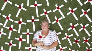 Great to see so many members of our community participating in the driveway dawn service for anzac day. Lisa Hewitt S Avalon Anzac Day Dawn Service Driveway Project Daily Telegraph