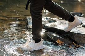 I don't normally do videos like this but since a lot of people were curious as to how i got my shoes so white i thought id make a quick video! Seven Ultimate Ways To Clean Your White Shoes Loom Footwear